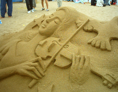 Violin Sand Sculpture, Haeundae ›
  May 2003.