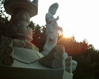 Yongungsa Temple, near Haeundae
  › June 2003.