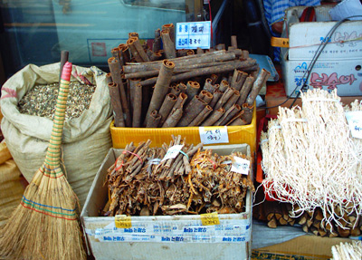 Chinese Medicine and Spices,
  Nampo-Dong › September 2003.